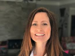 Lara Kirkpatrick's Instagram, Twitter & Facebook