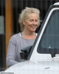 John penny, anchor smith to miss brown, daughter of mr. Penny Lancaster Ohne Make Up Macht Eine Lassige Figur In Grauer Sportausrustung Nach Welt