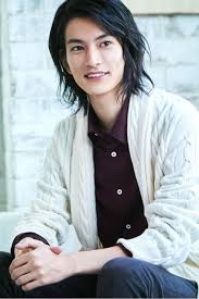 俳優 渡邊圭祐さんに聞く 理想のクリスマスと大切な人に着けて欲しいジュエリー vendome aoyama magazine ヴァンドーム青山 アジアの男性のヘアスタイル 長い髪の男 渡邊