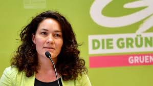 So lange verstärken bis der transit drastisch zurückgeht, stellt tirols landeshauptmann günther platter via facebook klar. Die Neue Grune Spielmacherin Aus Tirol Ingrid Felipe Grune Derstandard At Inland