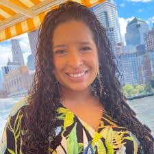 Jennifer Pires's Instagram, Twitter & Facebook