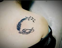 Không cần phải quá cầu kỳ hay xăm bích hết cánh tay đâu, chỉ cần một hình xăm đơn giản và nhỏ gọn cũng có thể thể hiện phong cách đầy bản lĩnh và nam tính của bạn nữa đấy.nếu bạn đang muốn xăm một mẫu hình tatto nào đấy thì đây sẽ là. Hinh XÄƒm Y NghÄ©a Vá» Gia Ä'inh Hinh XÄƒm XÄƒm Tatoo