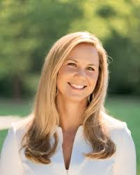 Kelli Everett's Instagram, Twitter & Facebook