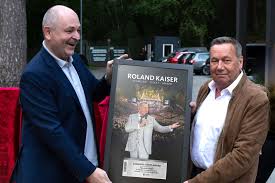 Es gibt nur ganz ganz wenige und ganz große. Roland Kaiser Schlager Netz