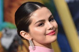 Selena 'marie' gomez (née le 22 juillet 1992 à grand prairie, texas) est une chanteuse, actrice et styliste américaine. Selena Gomez Vers La Fin De Sa Carriere De Chanteuse