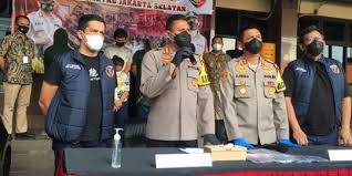 Ridoy babo pelaku kekerasan wanita di bangladesh ini tengah di perbincangkah di media sosial lantaran dia melakukan hal yang tak senonoh. Penyok Penganiaya Polisi Di Tb Simatupang Residivis Kasus Pengeroyokan Merdeka Com
