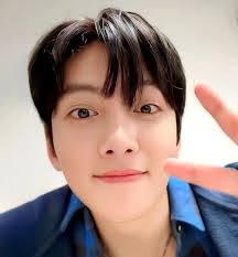 Tina Seager's Instagram, Twitter & Facebook