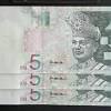 Baginya, tidak salah memiliki seorang suami kontrak, asalkan sah di sisi agama. 1