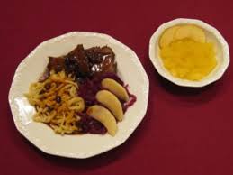 Bergischer Sauerbraten Mit Selbst Gemachten Spatzle Rotkohl Und Apfelkompott Rezept Kochbar De