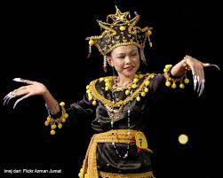 Limbai, a traditional dance from sabah, often performed during a bajau wedding as an act of welcoming the groom upon his. Tarian Igal Igal Selit Wang Di Jari Penari Kata Malaysia
