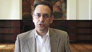Pioneer approaches to artificial intelligence have traditionally neglected, in a chronological sequence, the agent body, the world where the agent is situated, and the other agents. Porfirio Silva Jornal Acores 9
