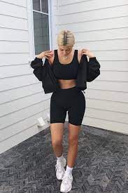 Cute outfits outfits outfit inspirations kardashian style clothes fashion kylie jenner outfits casual casual outfits fashion outfits. Kendall Jenner Wore A Tube Top With Leather Pants For The Ultimate 00s Throwback Jenner Outfits Summer Outfits Women Kylie Jenner Outfits