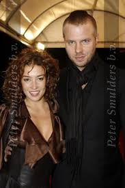 Samen voorlezen uit het nieuwe boek van haar moeder en opa: Fotoarchief Peter Smulders Bv