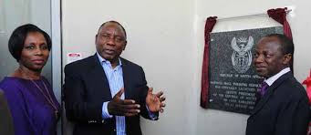 It holds more than 200 stores and a cinema complex. Maponya Mall Thusong Centre At The Forefront Of Service Delivery Vuk Uzenzele