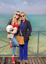 La cattiveria e la stupidità mi hanno sempre lasciata stupita, ma quanti idioti con sintomi. Diletta Leotta Ecco La Mamma E La Nonna Che Somiglianza Tuttivip