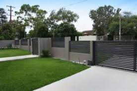 60+ model pagar rumah minimalis terbaru (besi, batu alam dan kayu) ☀ contoh desain pagar rumah minimalis modern dengan gaya klasik dan cantik seperti halnya pagar besi, model pagar kayu jati umumnya juga memiliki 2 jenis pilihan, yakni buka tutup dan geser. 57 Desain Pagar Besi Hollow Minimalis Trend Update 2021