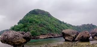 Spot 'i love u' pantai modangan malang: Pantai Watu Leter Malang Harga Tiket Masuk Dan Rute Lokasi