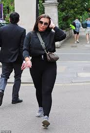Lauren rose goodger (born 19 september 1986) is an english television personality, glamour model, media personality and columnist.she starred in the itvbe reality show the only way is essex from 2010 until 2012, debuting in the first series before departing in series 6. Lauren Goodger Showcases Her Famously Peachy Derriere In Leggings As She Visits Friends In London Daily Mail Online