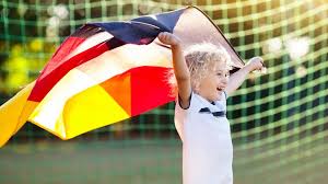 Es werde darauf hingewiesen, dass politische losungen wie der schlachtruf ´ruhm der ukraine! Euro 2021 Ukraine Sorgt Mit Em Trikots Fur Emporung In Russland Stern De