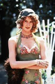 Genç kızımız ise yönetmenliğini david lycnh'in wild at heart (1990) filmiyle o dönemde çıkış yapmış laura dern. Rose Laura Dern Rambling Rose Curvy Girl Fashion Curvy Girl Best Actress Oscar