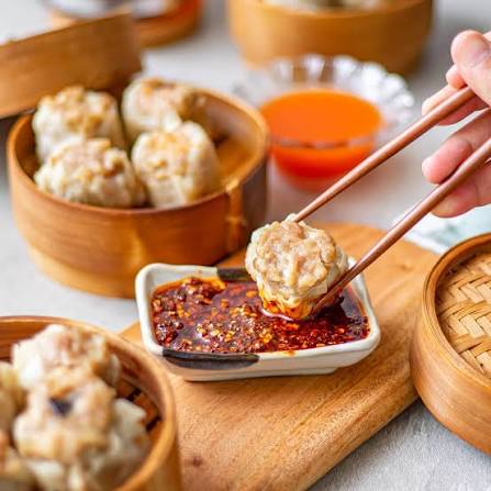 Chili oil juga ready banyak dear🤗 yuk yg mau santap dimsum ala2 resto terkenal🤗😍 cocok bgt buat cuaca yg lagi mendung gini 🤗🤗