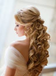 For many people, it is hard to dedicate a lot of time in they are also functional as they will keep your hair away from your face, and stay in all day long. 70 Prom Hair Ideas To Sparkle Like You Were A Queen