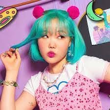 Roseann Yates's Instagram, Twitter & Facebook