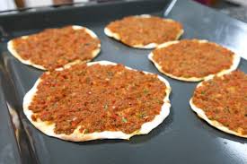 Lahmacun Mehr Als Nur Turkische Pizza So Nach Gefuhl Rezept Turkische Pizza Lecker Rezepte