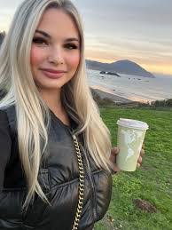 Nicole Settle's Instagram, Twitter & Facebook