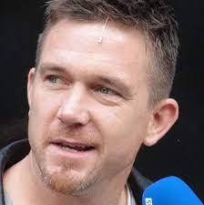 He then spent five years at the state television tros. Johnny De Mol Wikipedia