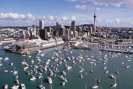 Take a short ferry ride to rangitoto island, an iconic part of the auckland landscape. Neuseeland Nordinsel Auckland