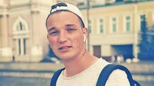 Неподалеку от метро смоленская автомобиль ютубера был подрезан другим участником дорожного движения. Uplgabeblaavmm