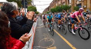 El giro de italia 2021 abrió sus puertas este sábado con una intensa y emocionante contrarreloj individual que dejó como ganador y líder de la carrera al italiano, filippo ganna. Giro De Italia Sigue En Vivo La Tercera Etapa Con La Mejor Narracion
