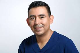 Neurocirujano Dr. Cristopher Valencia