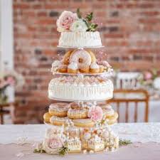 Hochzeitstorten Etagere Ganz Einfach Selbst Befullen Hochzeitstorte Etagere Hochzeitstorte Backen Hochzeitstorte