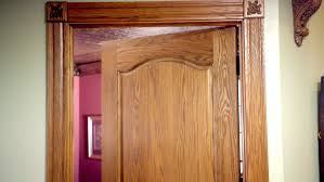 Red Oak Classique Interior Door With Custom Made Red Oak Casing And Rose Design Plinth Blocks Doors Interior Red Oak Elegant Homes