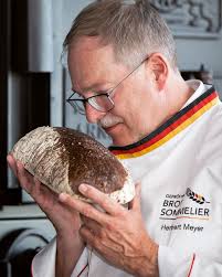 Noch 6 Tage! 💯 Hier sind 6 Meilensteine der Heidebäckerei Meyer. 1925:  Bäckermeister Wilhelm Meyer und seine Frau Anna gründen den Betrieb 🥖  1980: Herbert Meyer übernimmt die Bäckerei von seinem Vater