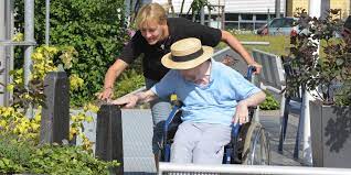 Eine lichte architektur, die wohnliche ausstattung und unsere kundenfreundlichkeit schaffen die angenehme atmosphäre, in der wir pflegebedürftigen menschen unsere hilfe anbieten, wenn professionalität gefordert ist. Caritasverband Fur Den Rhein Erft Kreis E V Caritas Seniorenzentrum Anna Haus In Hurth Hermulheim