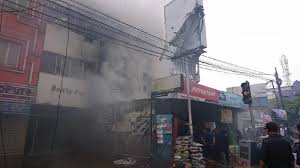 Ingat bahan bangunan, ingat mmj. Ruko Bahan Bangunan Terbakar Di Jalan Sekip Medan