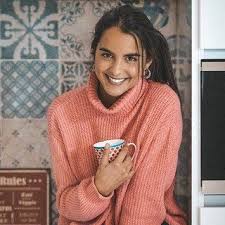 A relação de pedro teixeira e sara matos começou por ser recatada, mas hoje em dia os dois atores já não escondem a sua felicidade. Pin Em Maria