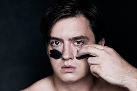 Alex Gray's Instagram, Twitter & Facebook