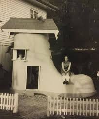 Santaland I Remember The Shoe House At Santaland At Gold Coast Gold Coast Australian Holidays Childhood Memories
