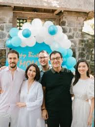 Setiap hari kecuali isnin … Ayah Raline Shah Luncurkan Buku Di Taman Joglo Tempat Pertemuan Outdoor Wong Solo Medan Showbiz Liputan6 Com