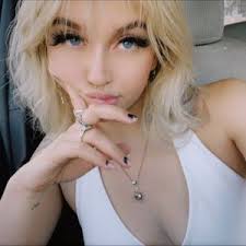 Jade Lucero (@jeezjade)