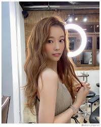 重盛さと美の 色っぽイメチェン が話題 どんどん美しくなってる 透明感すごい モデルプレス ヘアスタイリング ヘアスタイル ロング ロングパーマ