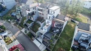 Tanah kering dan tandus tentu tidak dapat digunakan sebagai media untuk bercocok tanam. White Cliff House Kontur 30 Derajat Sebagai Kekuatan Desain