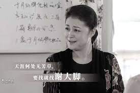8月9日中午12时，封面新闻记者从本山传媒获悉：著名 演员 《乡村爱情》 谢大脚 扮演者 于月仙 不幸于8月9日，在内蒙古阿拉善，因拍片发生车祸 去世 。 Aex0qunmu33lfm