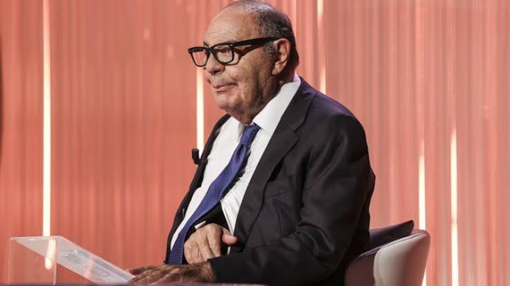 Bruno Vespa accoglie Meloni in tv col braccio fasciato, "una caduta  rovinosa" - HuffPost Italia
