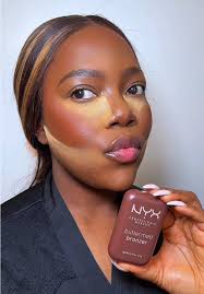 Kendra Using Nyx Bronzer