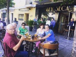 Esta primera fórmula contuvo vino hasta que en atlanta, la ciudad en la que vivía, se aprobara la ley seca. Ley Seca Bild Von Ley Seca Sevilla Tripadvisor